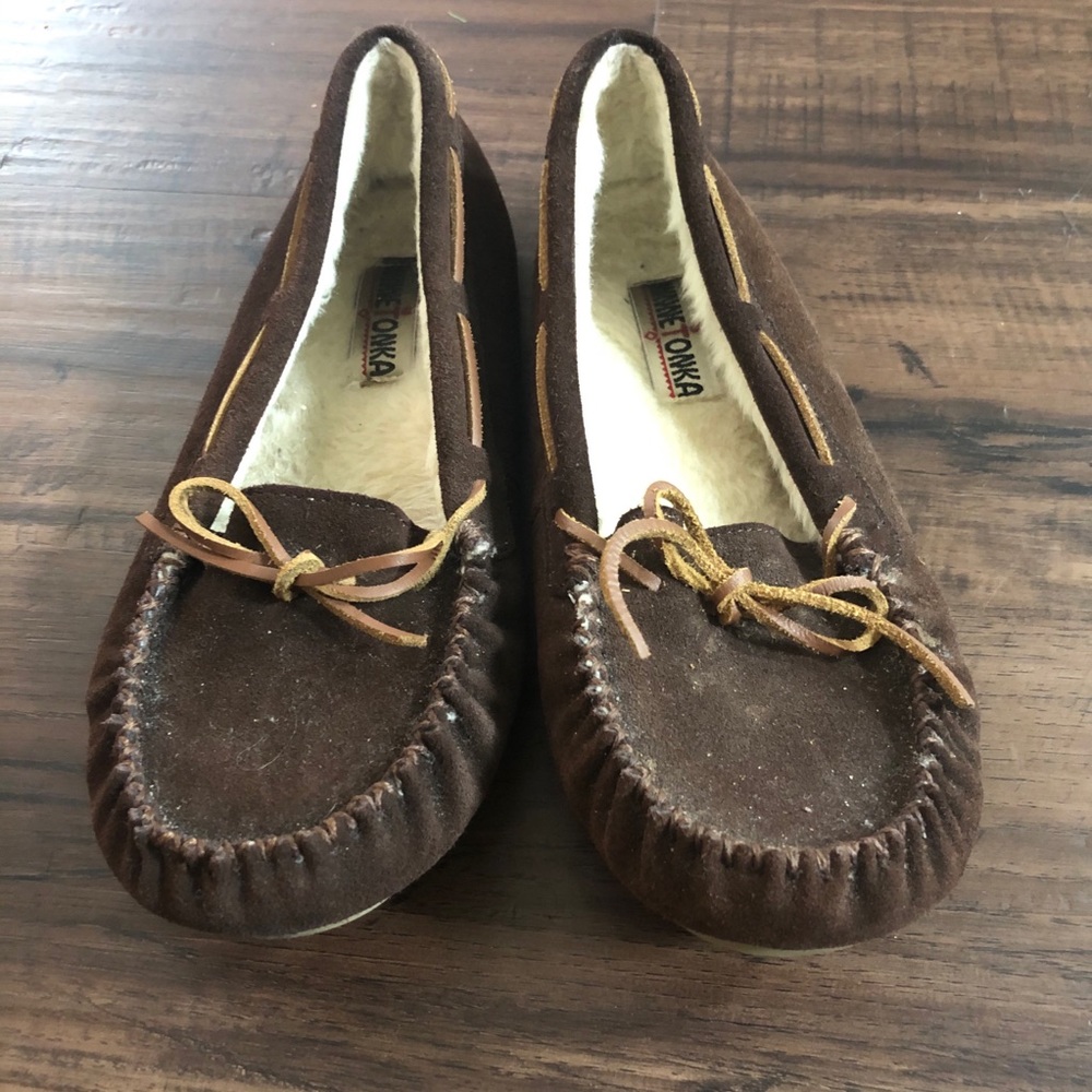 Minnetonka Moccasin Slippers - Size 9